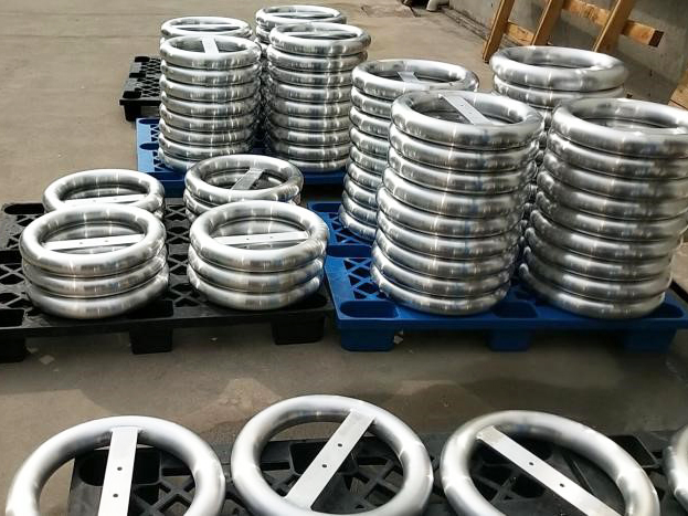 Corona rings for insulators
