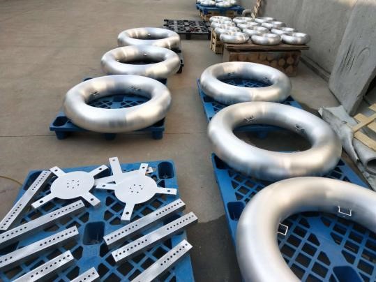 Corona rings for HV reactor